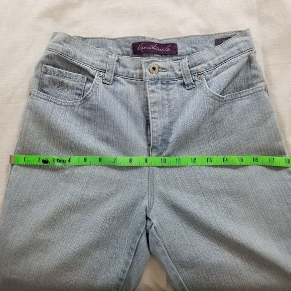 Gloria Vanderbilt Amanda Capri Skimmer light wash - Picture 6 of 9